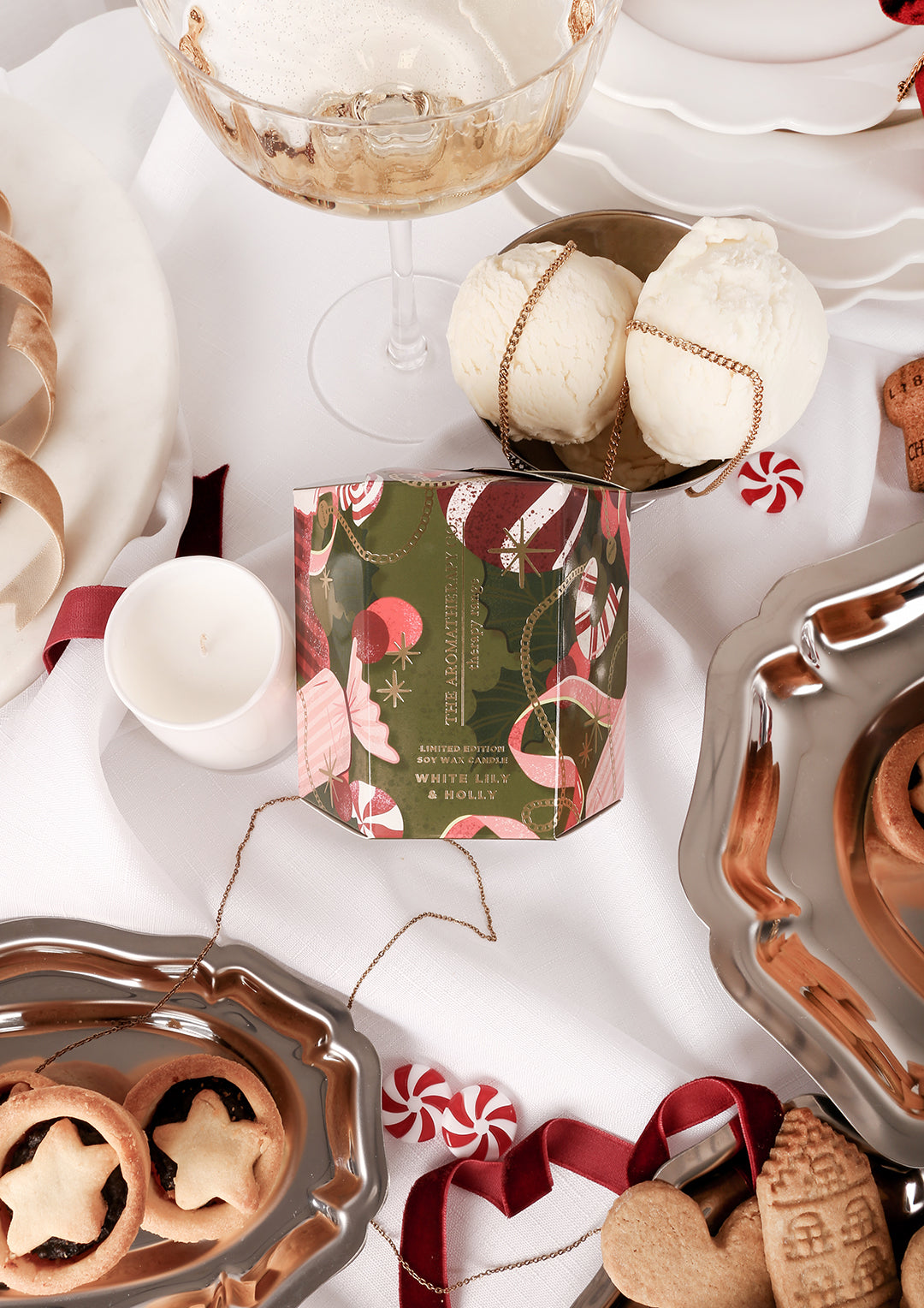 White Lily & Holly - Candle