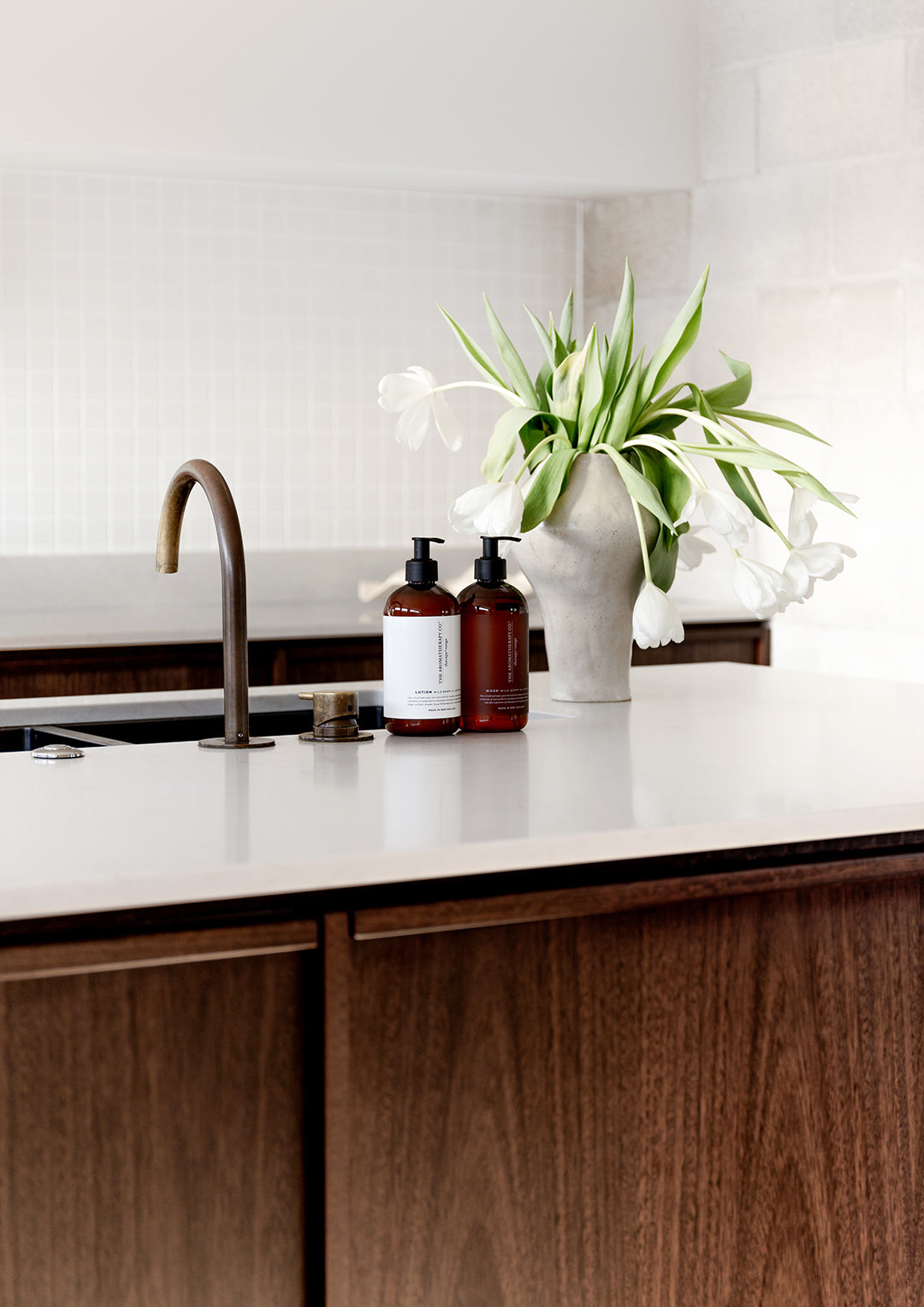 Unwind Coconut & Water Flower